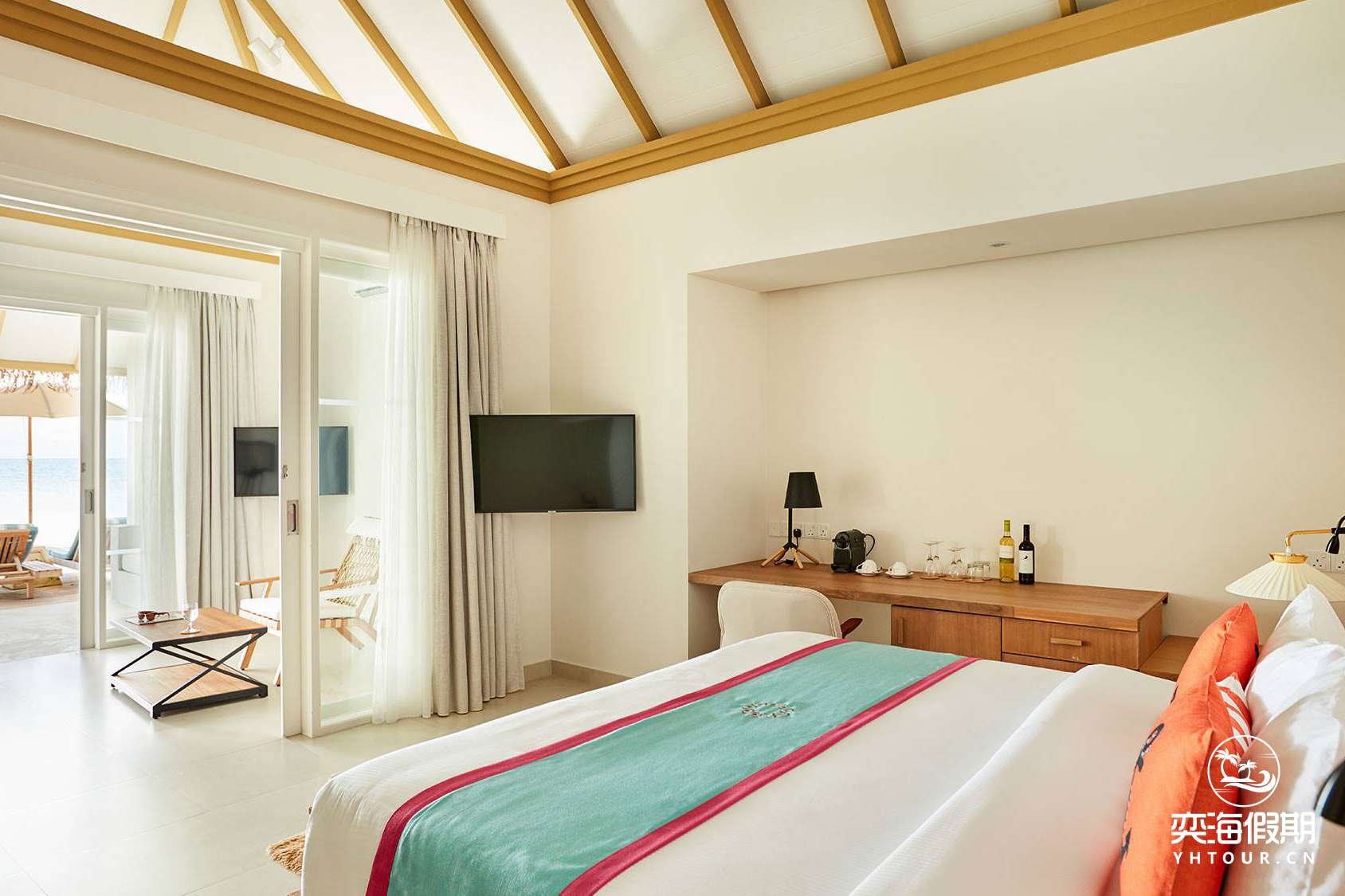 family_suite_with_pool_1.jpg