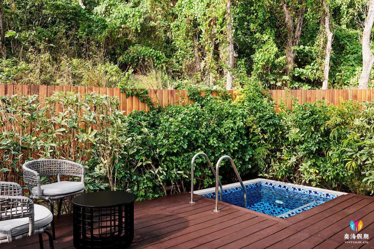 Island Family Suite pool.jpg