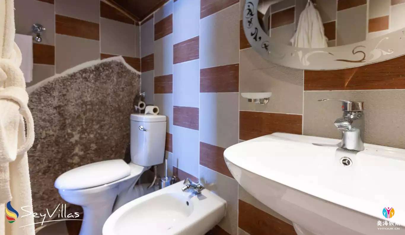 Castaway Room2.jpg